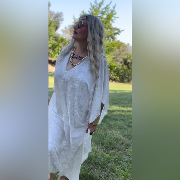 Gorgeous white Velvet  kaftan - Picture 5 of 6